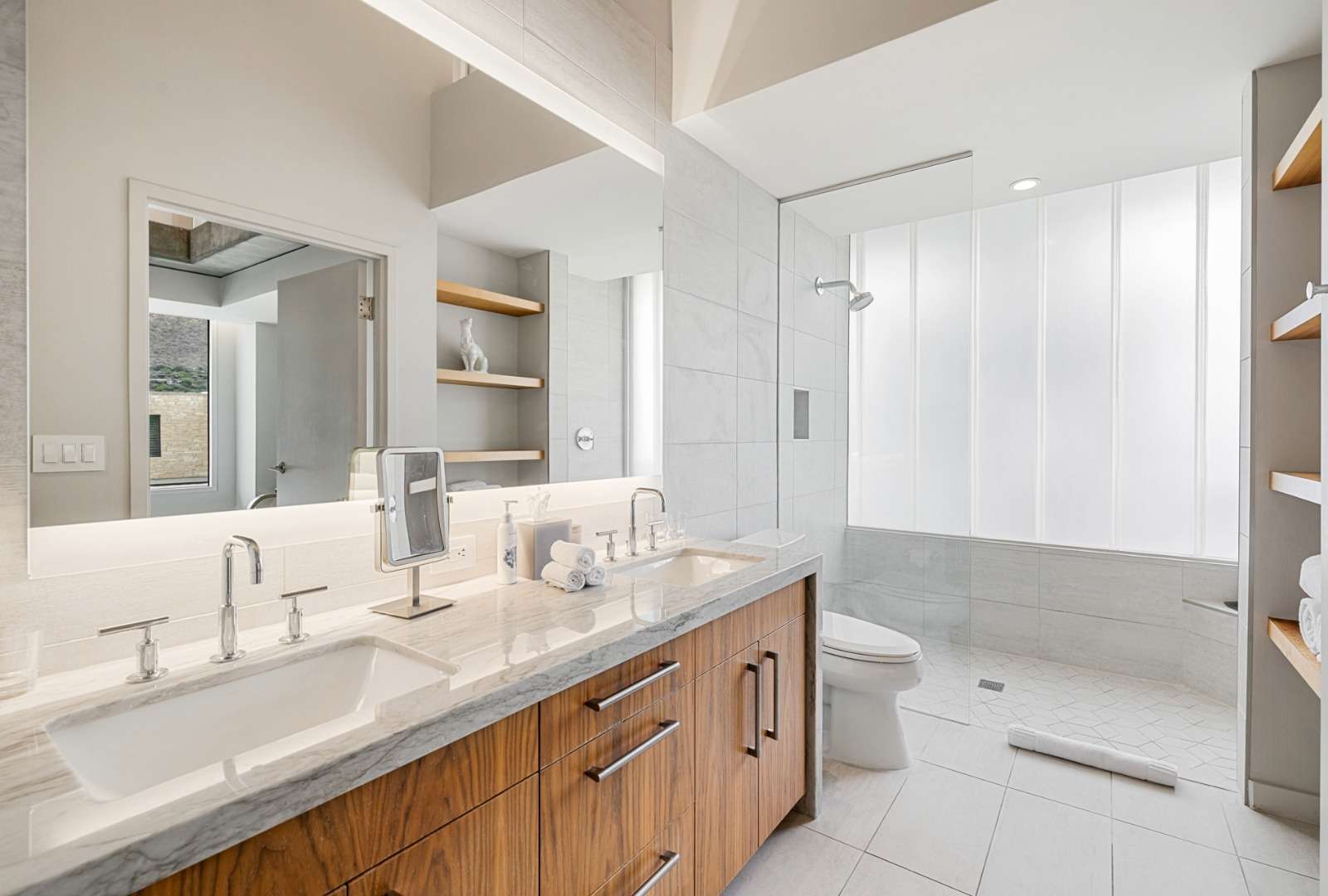 Penthouse South Bathroom